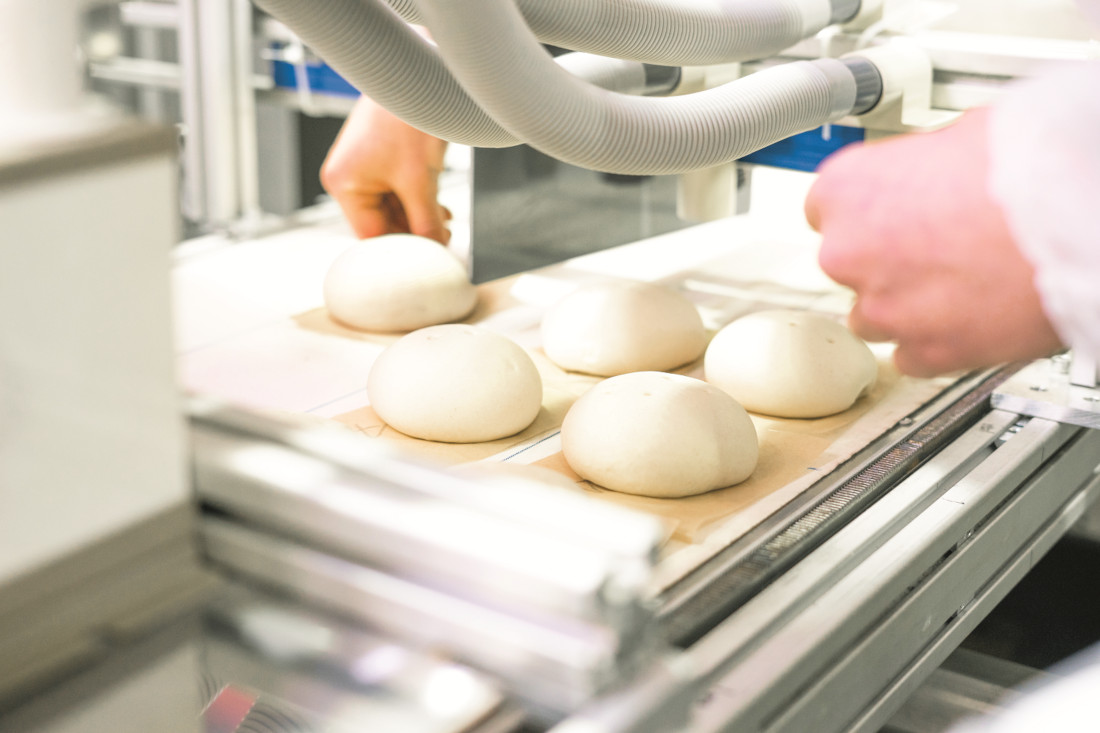 Brötchen-Teiglinge in Bremerhaven: Mit Ultraschall Energie sparen, Bild: ttz