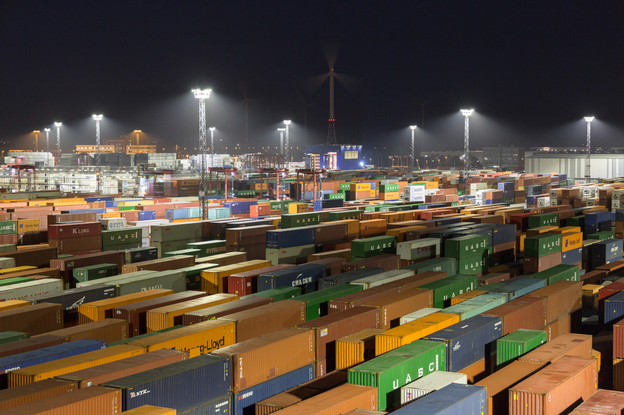 Moderne LED-Beleuchtung am Containerterminal Bremerhaven, Bild: Philips Lighting