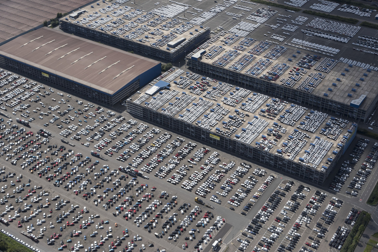 Das AutoTerminal Bremerhaven von oben