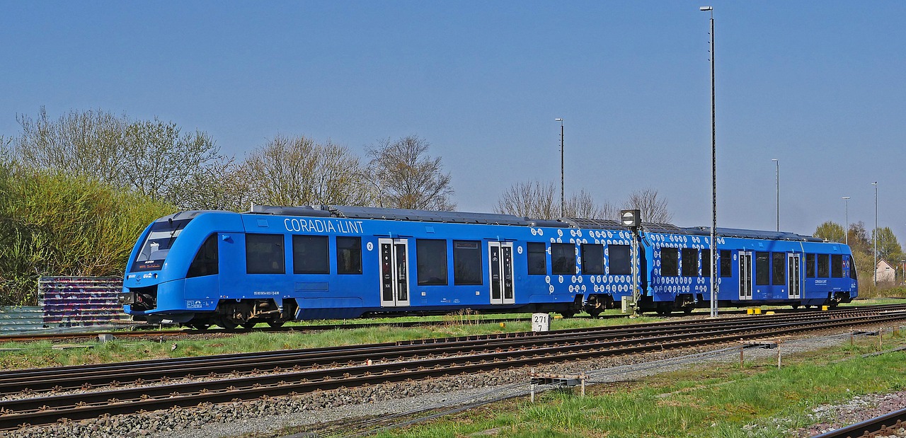 Ein wasserstoffbetriebene Zug auf der Strecke von Cuxhaven nach Buxtehude