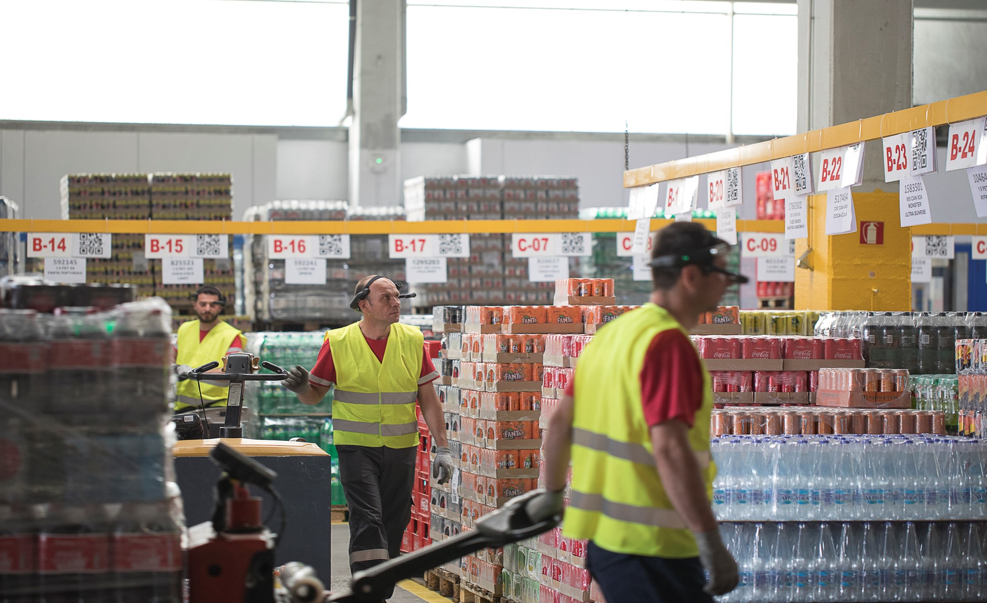 Im Lager von Coca-Cola: Fehlerfrei dank Datenbrille