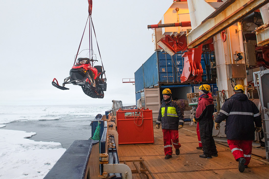 Neben dem WIssenschaftsteam ist die Mannschaft der Polarstern für Betrieb und Logistik an Bord, Bild: AWI/Esther Horvath