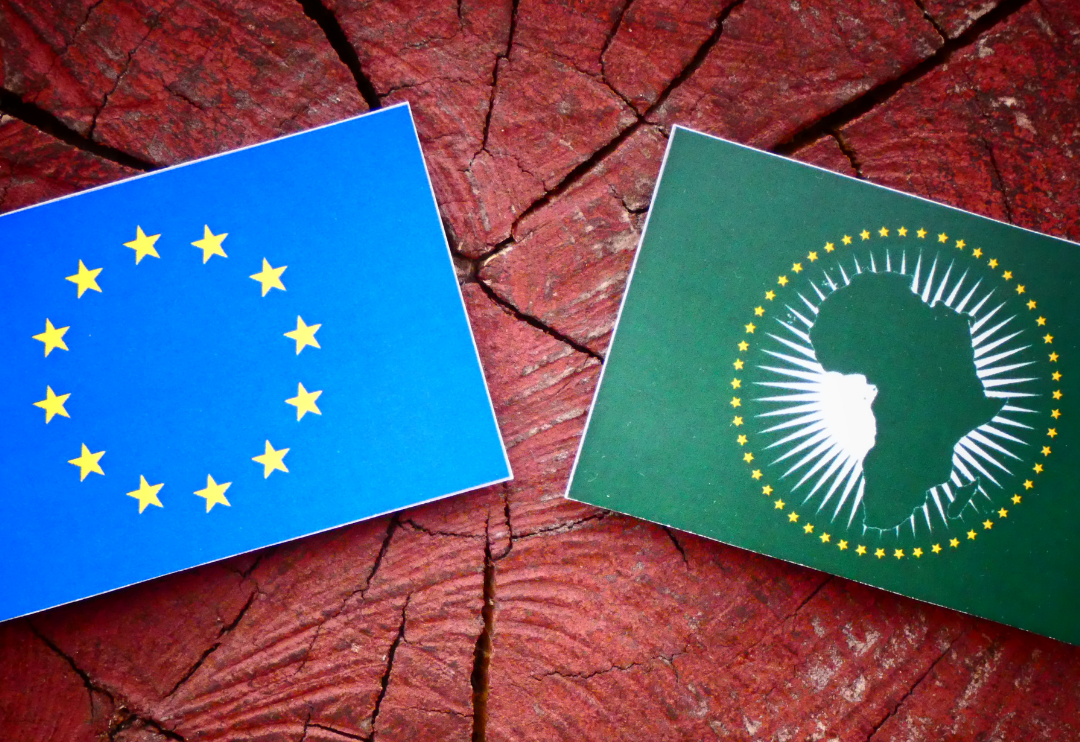 Die Flaggen der Europäischen und Afrikanischen Union