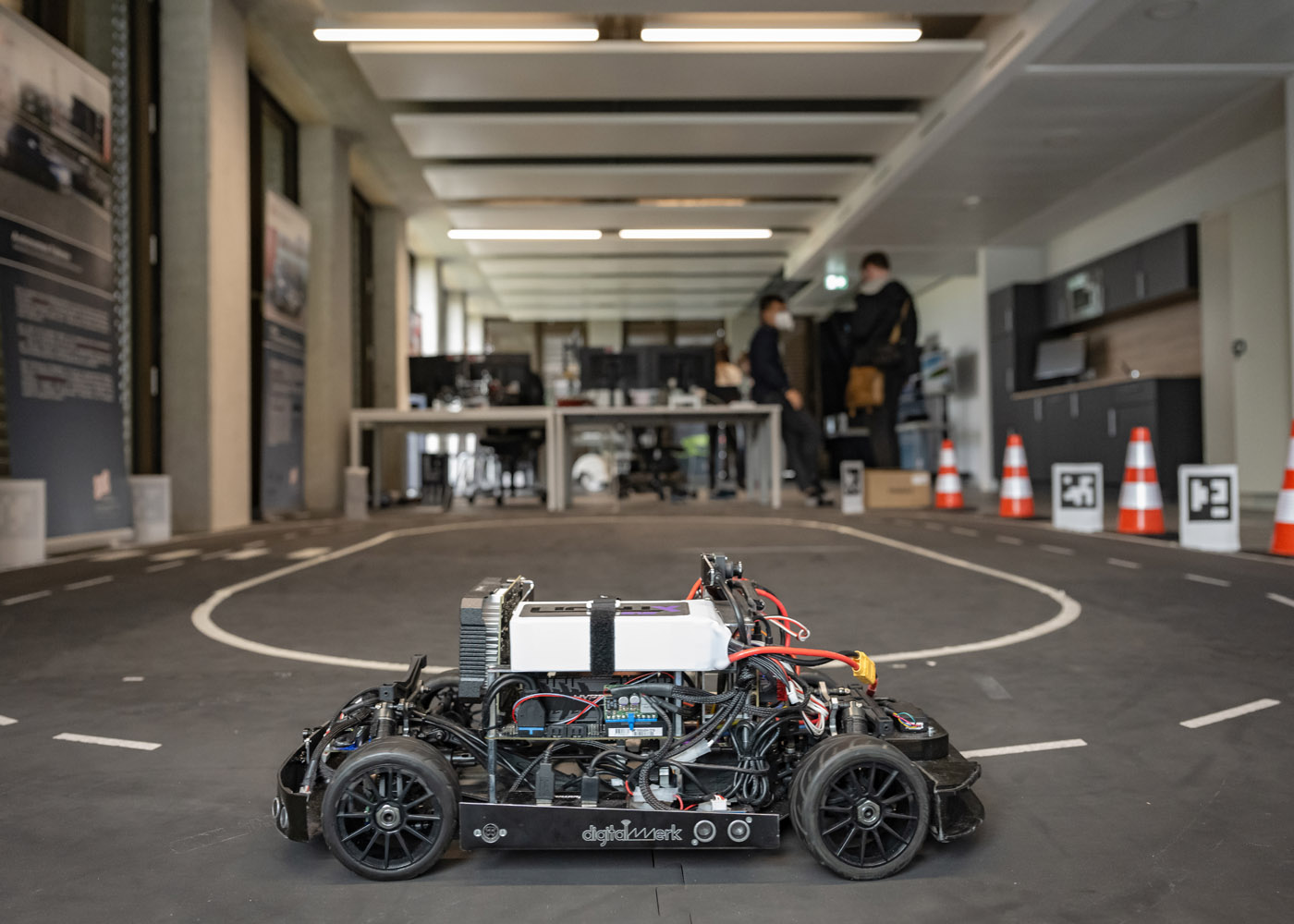 Ein autonomes Fahrzeug auf Teststrecke bei TOPAS, Bild: SWAE/Rathke