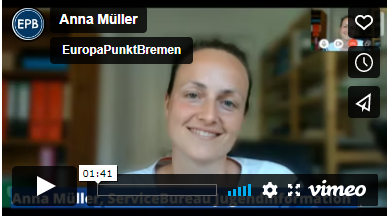 Anna Müller spricht in die Kamera; EuropaPunktBremen